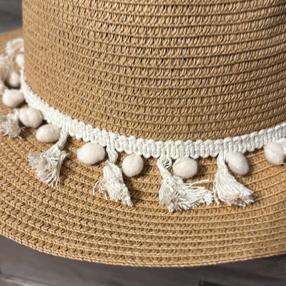 NWT Serra Tan and Cream Straw BEACH Hat with DECORATIVE Trim - Picture 8 of 8